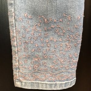 Chico’s 1.510 Regular Pink embroidered denim pant